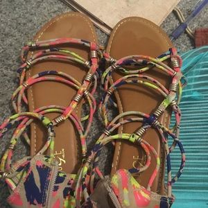 Hello. I have several pairs of womens sandals shoes and boots for sale.